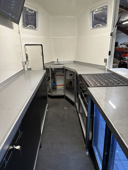 Foodtruck intereur in rvs GPTrailers