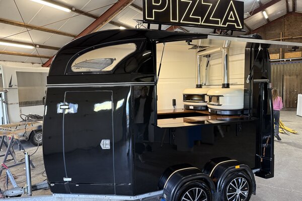 Pizza foodtruck.JPG 