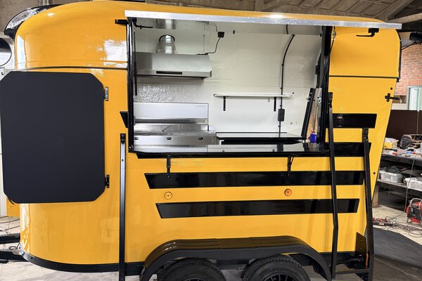 Burger Foodtruck van paardentrailer. 